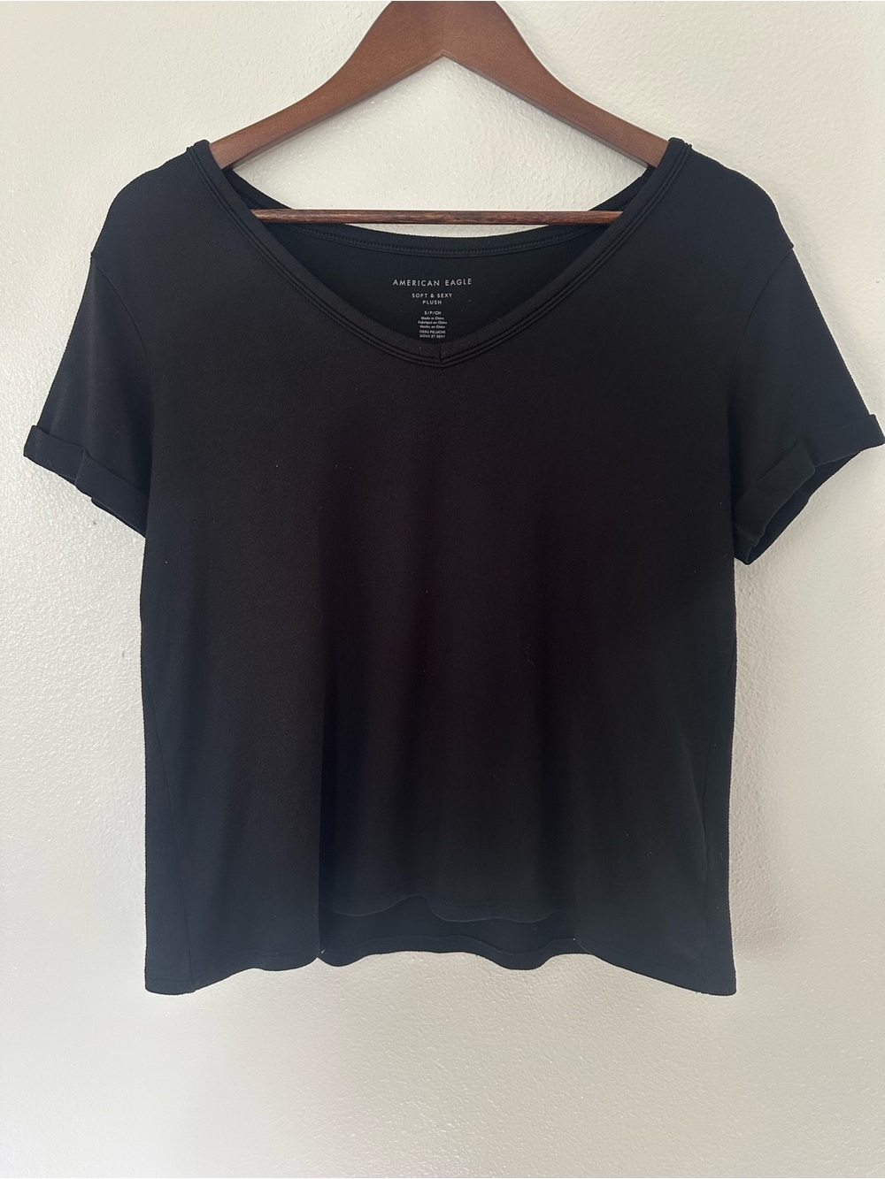 American Eagle Outfitters Black V-Neck Short Sleeve Tee